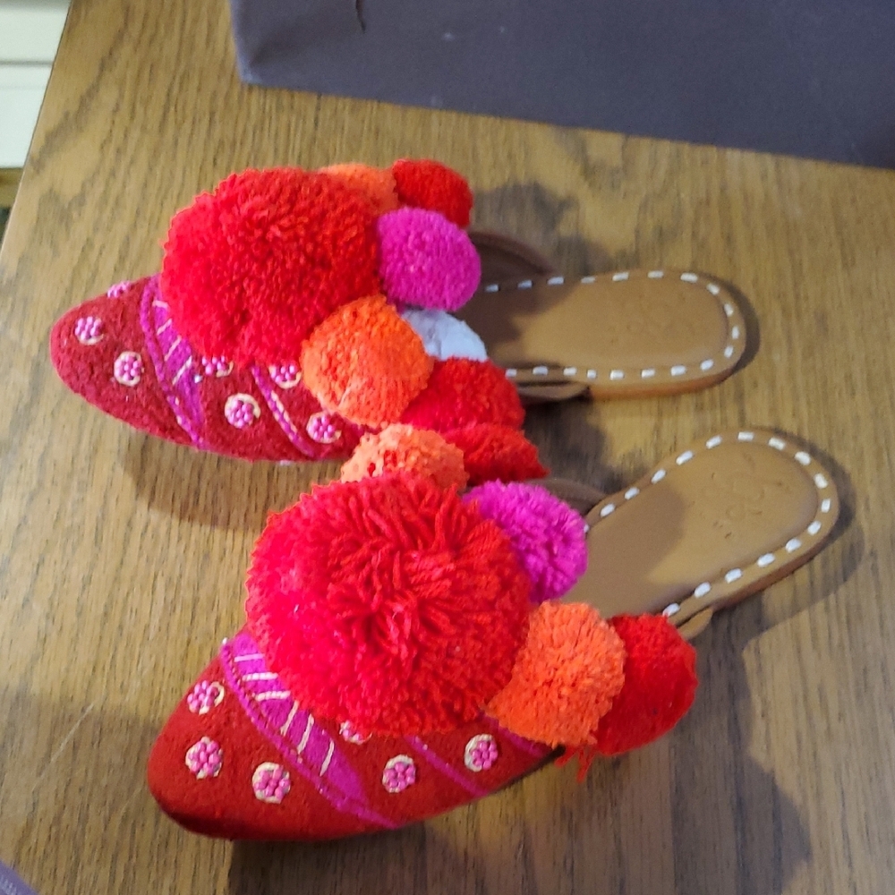 Colorful Pom-Pom Figue Shoes - Picture 2 of 6